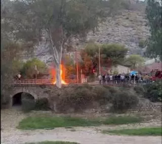 Queman vallas frente a Navantia en la cuarta jornada de huelga del sector del metal