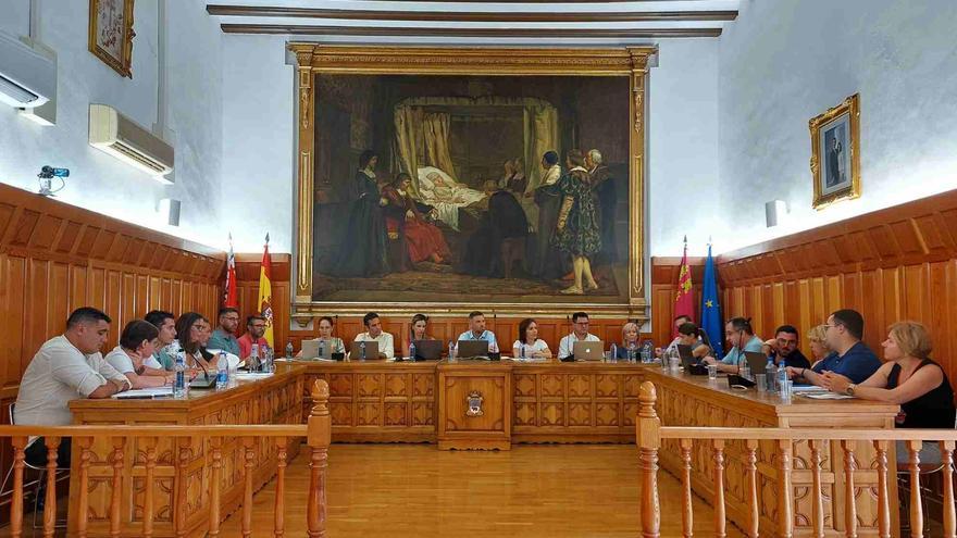El Ayuntamiento de Caravaca aprueba un reajuste del presupuesto de un millón de euros derivado de la subida del coste de los servicios públicos