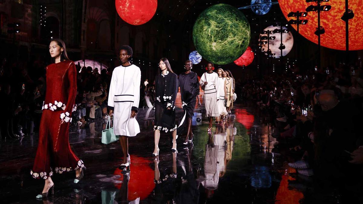 Chanel inaugura en París la era de Matthieu Blazy con una moda de aplauso.