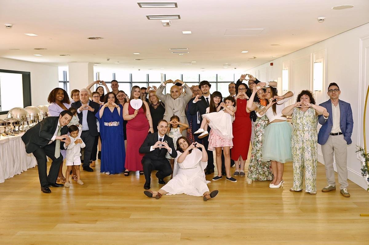 La boda de Romina y Cristian: una «Revuelta» de escaleras, hospital y televisión La boda de Romina y Cristian: una «Revuelta» de escaleras, hospital y televisión