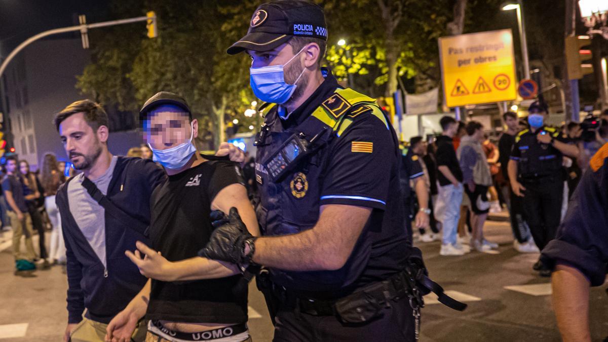 Botellón en Barcelona la madrugada del domingo 3 de octubre