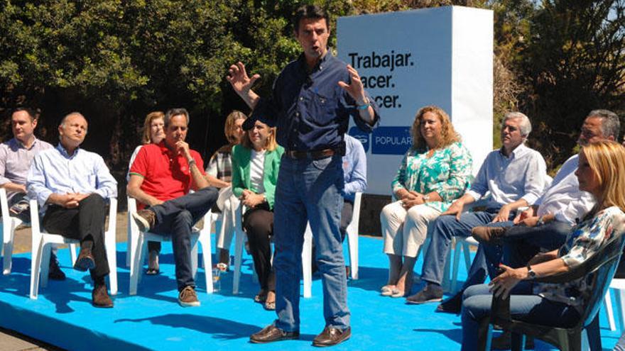 José Manuel Soria, ayer, en el acto de presentación de candidatos al Parlamento, en el Jardín Canario.