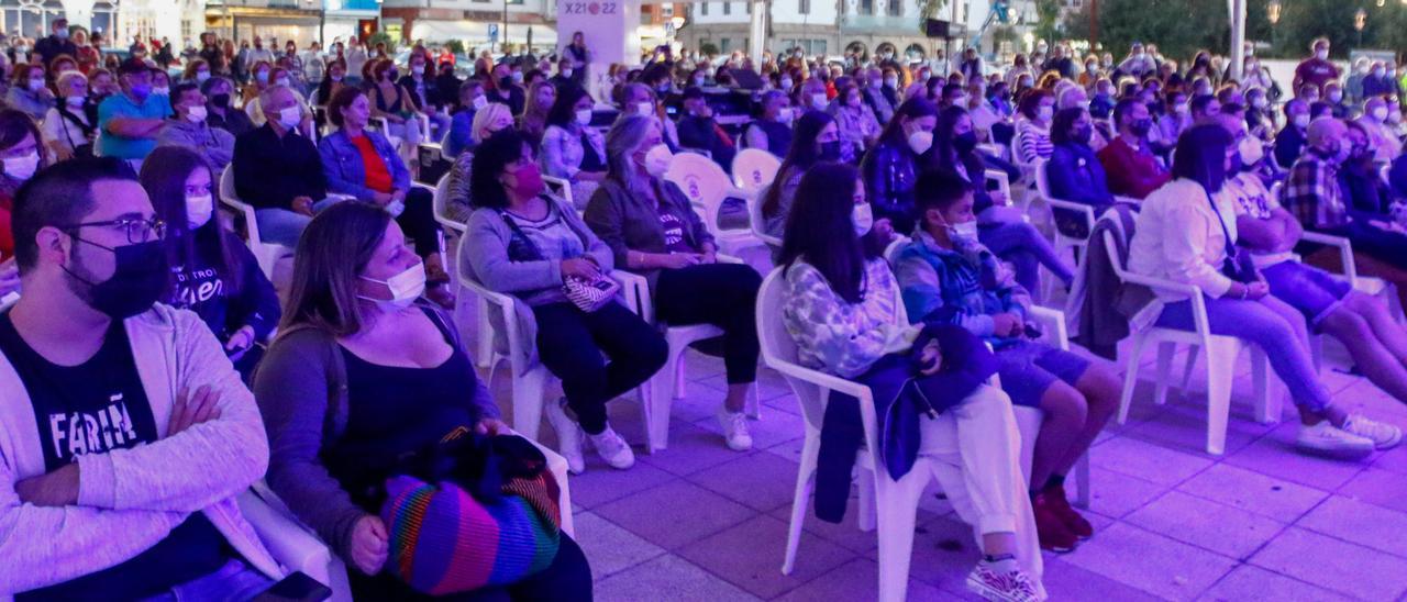 Público en el concierto de Ses, una de las actividades de las jornadas marisqueras.