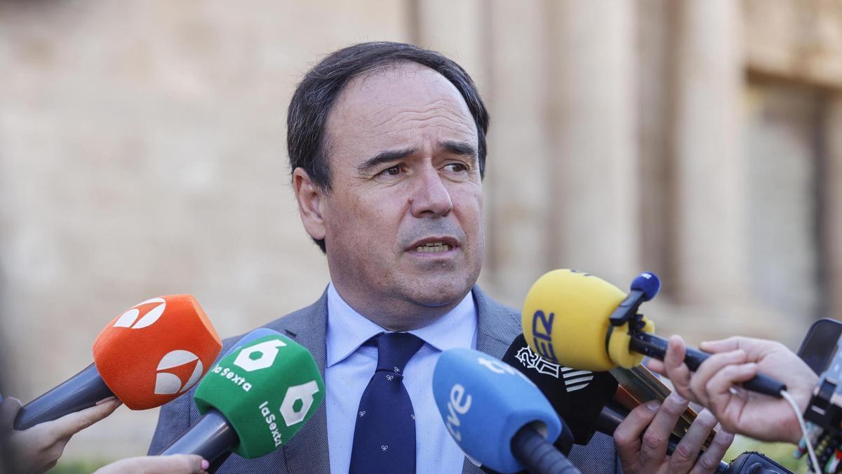 El presidente de la Generalitat Valenciana, Juanfran Pérez Llorca, atiende a los medios en una imagen de archivo
