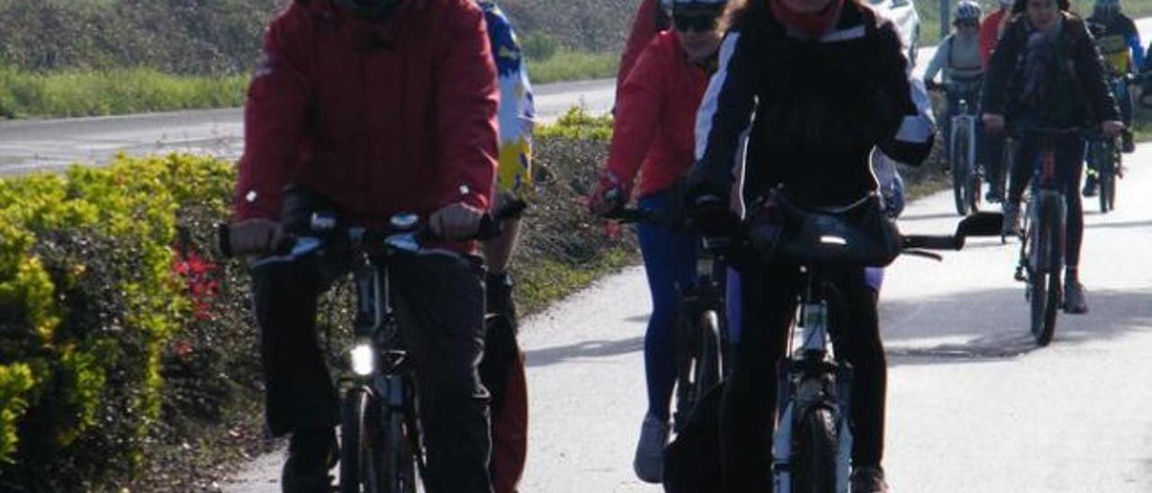 Los excursionistas, a la altura de La Morgal.