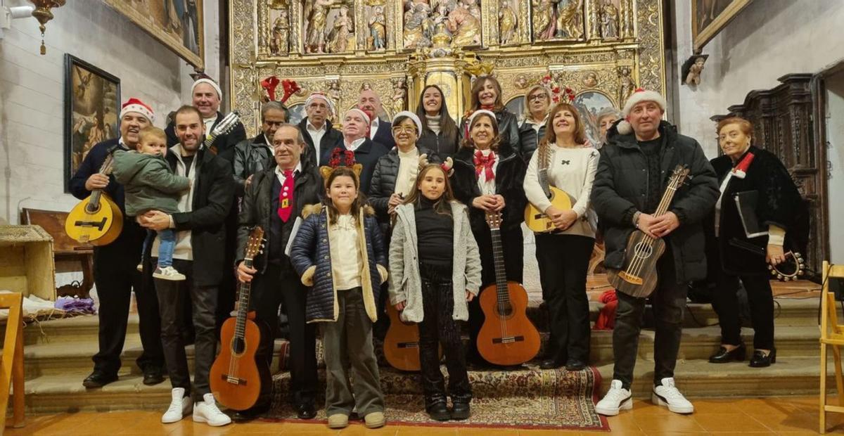 El grupo de jota Villa de Longares ofreció un concierto en la iglesia parroquial.