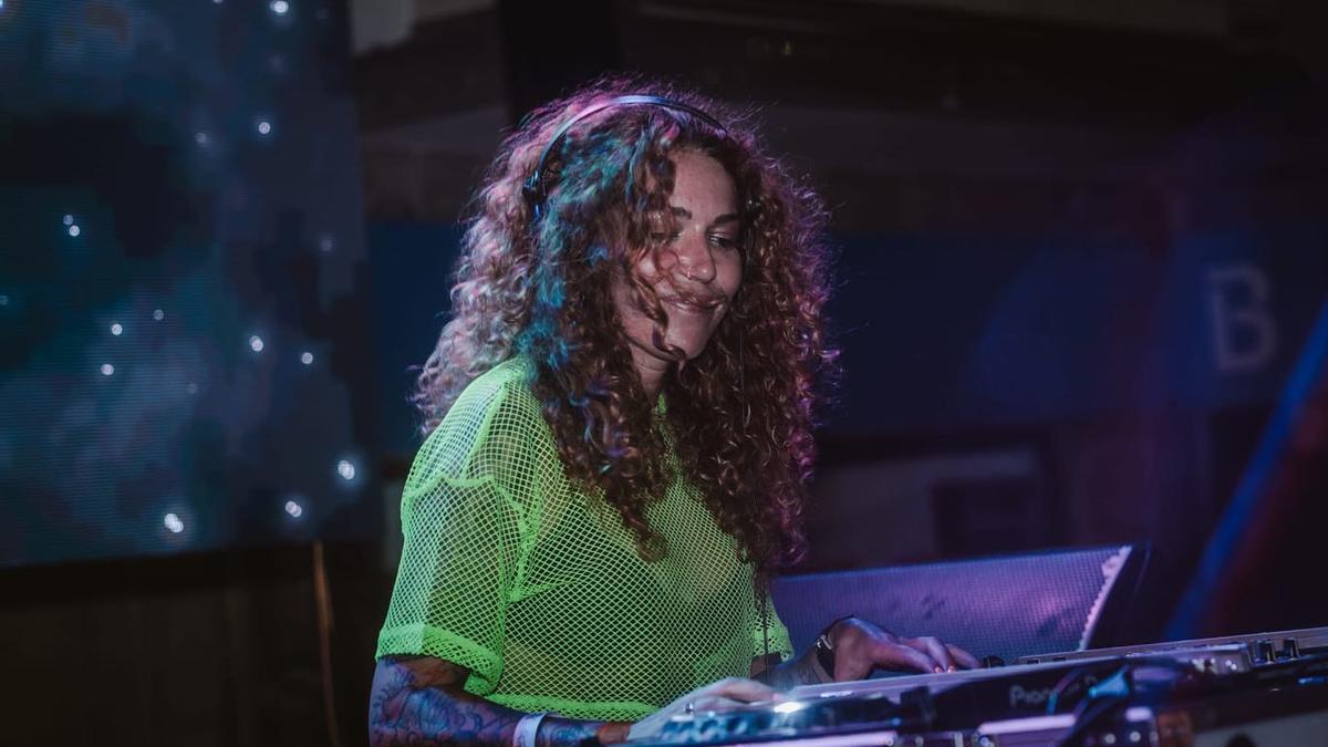 La DJ Sofia Cristo durante una de sus actuaciones en un conocido local