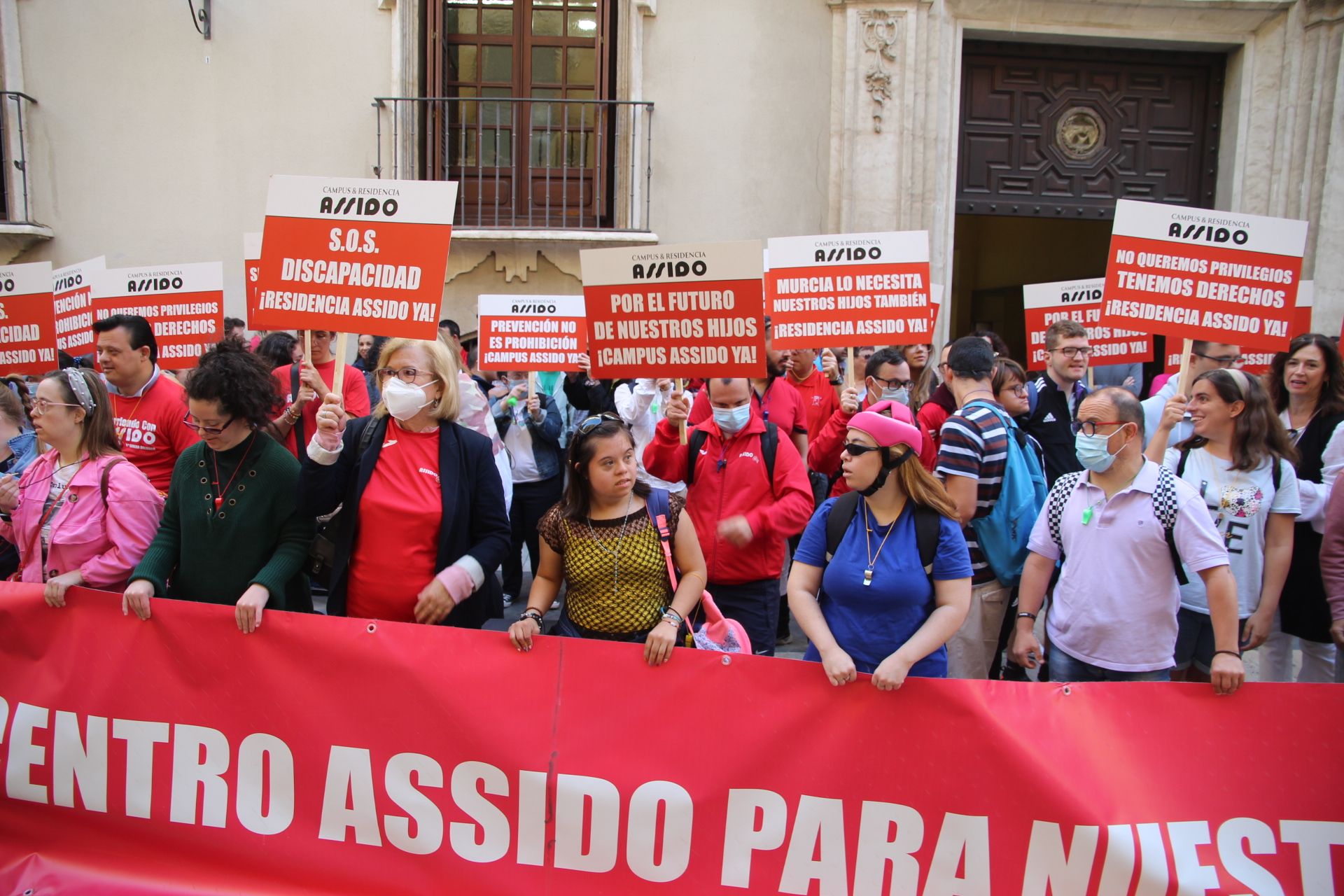 Concentración de Assido en Murcia ante la CHS