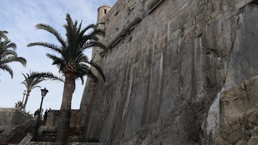 Detectan un escape que filtra agua a la muralla de Peñíscola