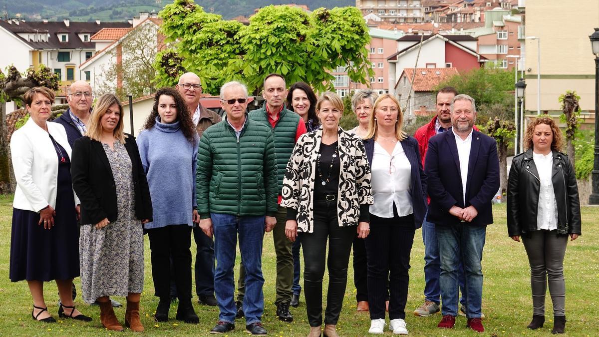 Los integrantes de la candidatura del PSOE de Colunga