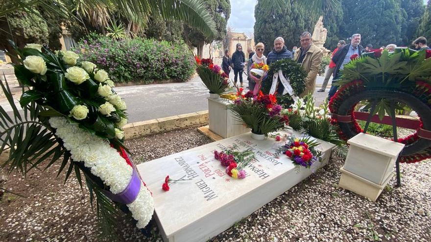 Alicante recuerda a Miguel Hernández con un recorrido por su vida