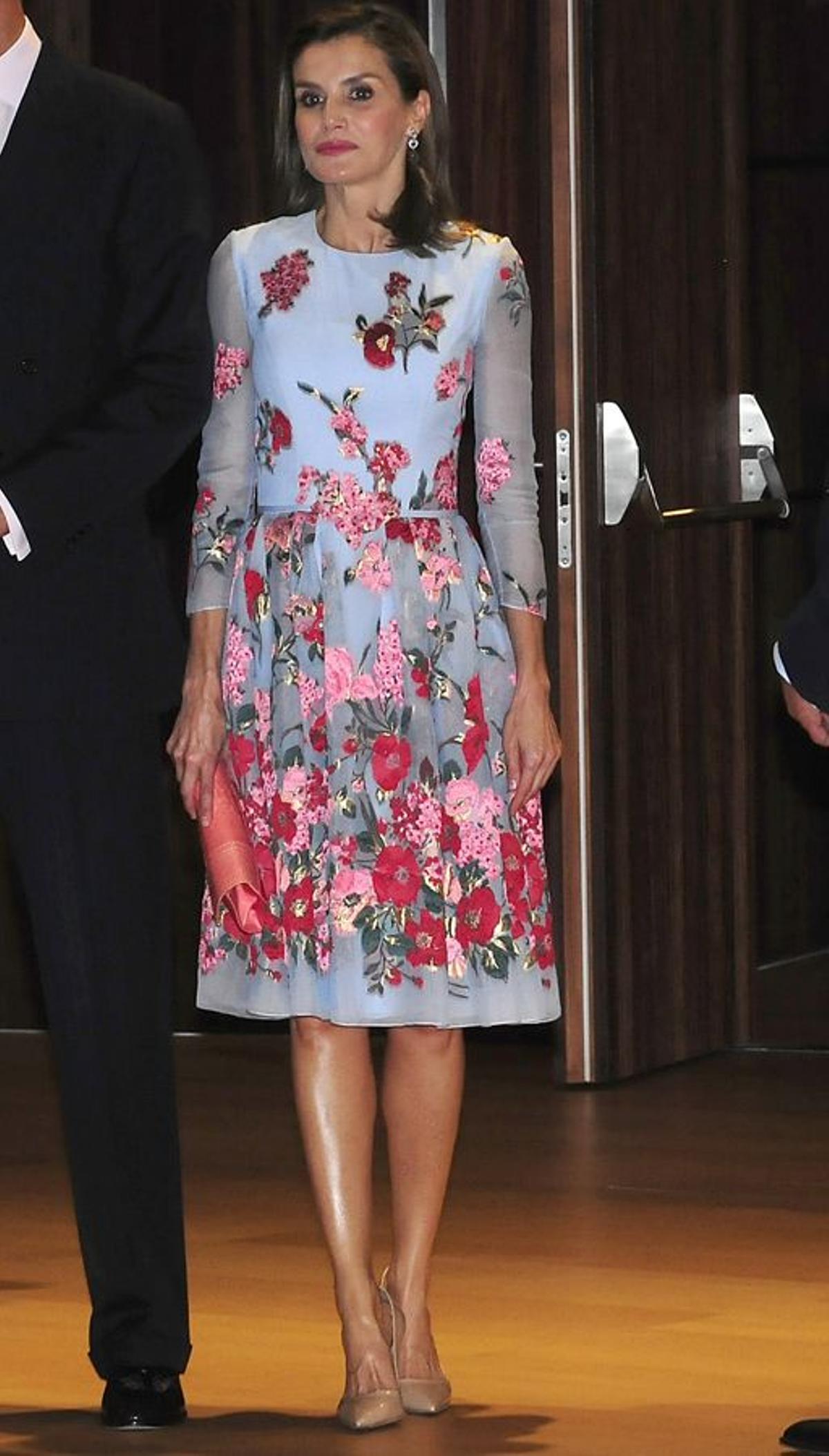 Letizia Ortiz estrena vestido de la colección Resort 2018 de Carolina Herrera