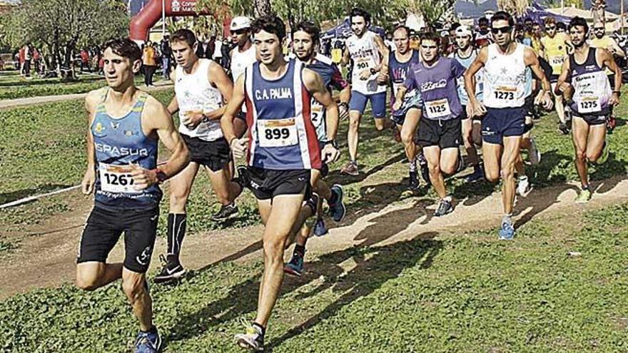 Salida de la carrera absoluta masculina, en la que se impuso el binissalemer JosÃ© Luis GarcÃ­a.