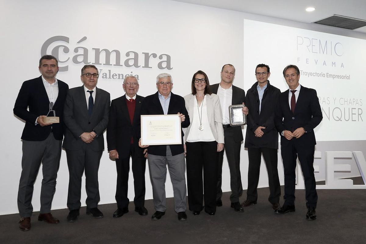 Els premiats, al costat del president de Fevama, Alejandro Bermejo