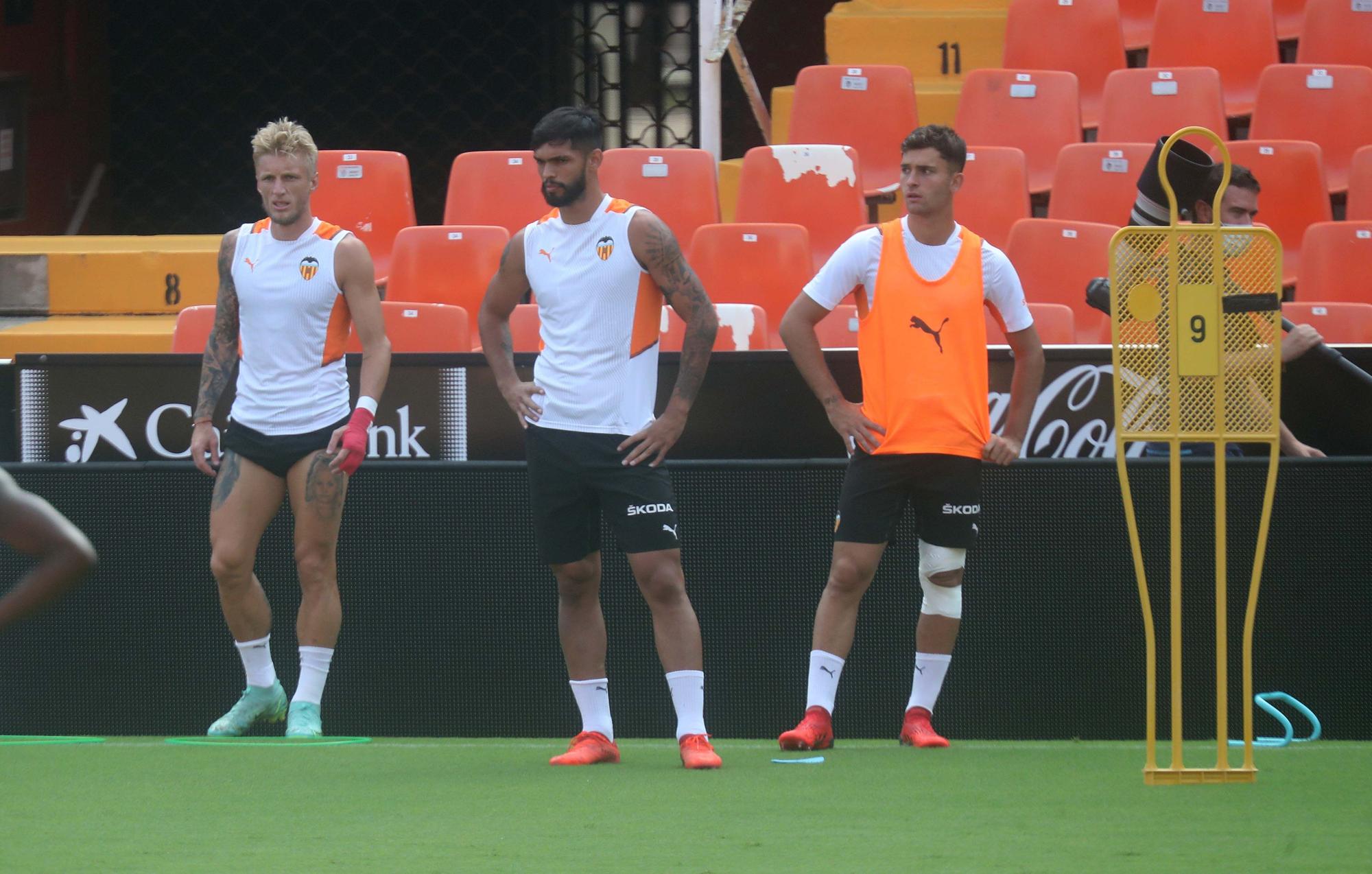 El Valencia CF prepara el partido frente al Real Madrid en Mestalla