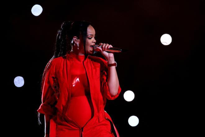 Así ha sido la espectacular actuación de Rihanna en la Super Bowl