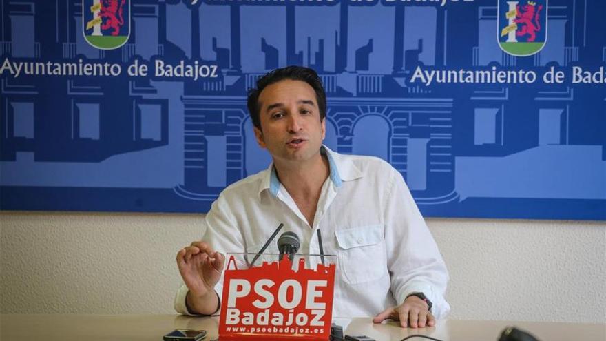 Dos denuncias del PSOE de Badajoz permiten paralizar una adjudicación &quot;por encima de su valor&quot;