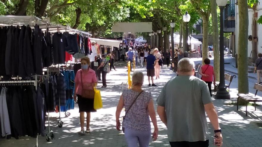 El Passeig del Pare Claret de Solsona amb les parades del mercat setmanal