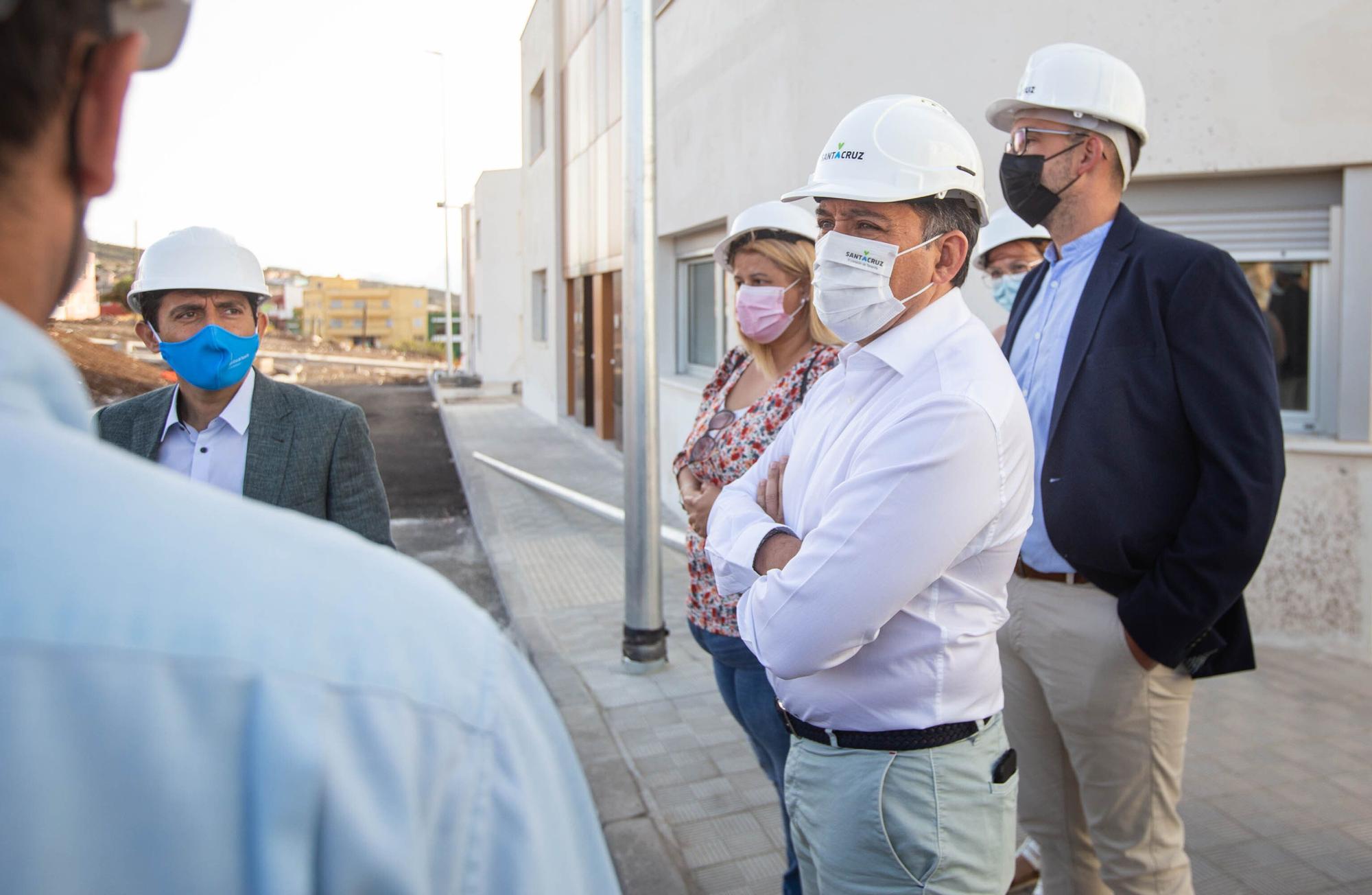 Visita del alcalde obras viviendas Tablero