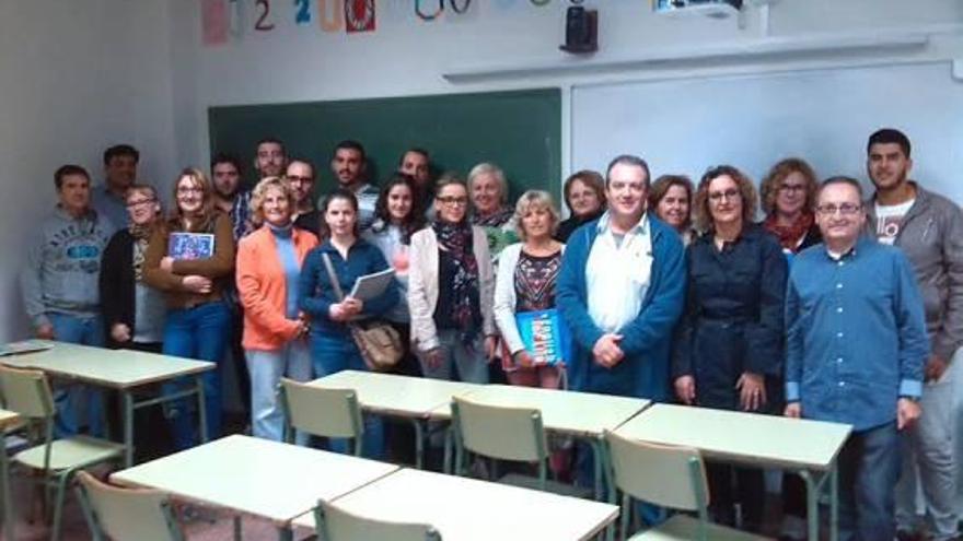 Visita de las autoridades locales al aula.