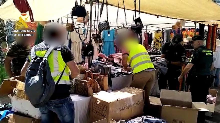 Intervienen más de 1.000 prendas y productos falsificados en Fuerteventura