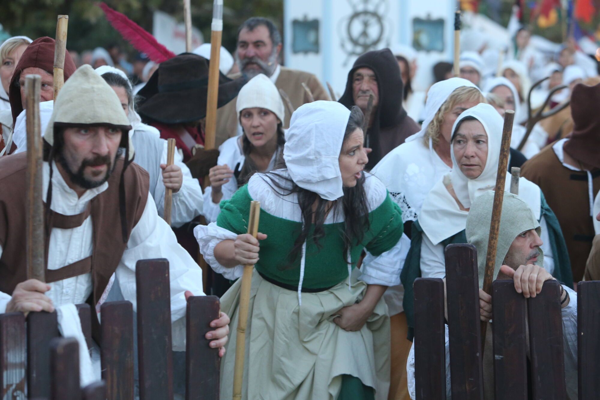 REPRESENTACION TEATRAL DE LA INVASION TURCA DEFENSA DA VILA POR LAS CALLES DE CANGAS