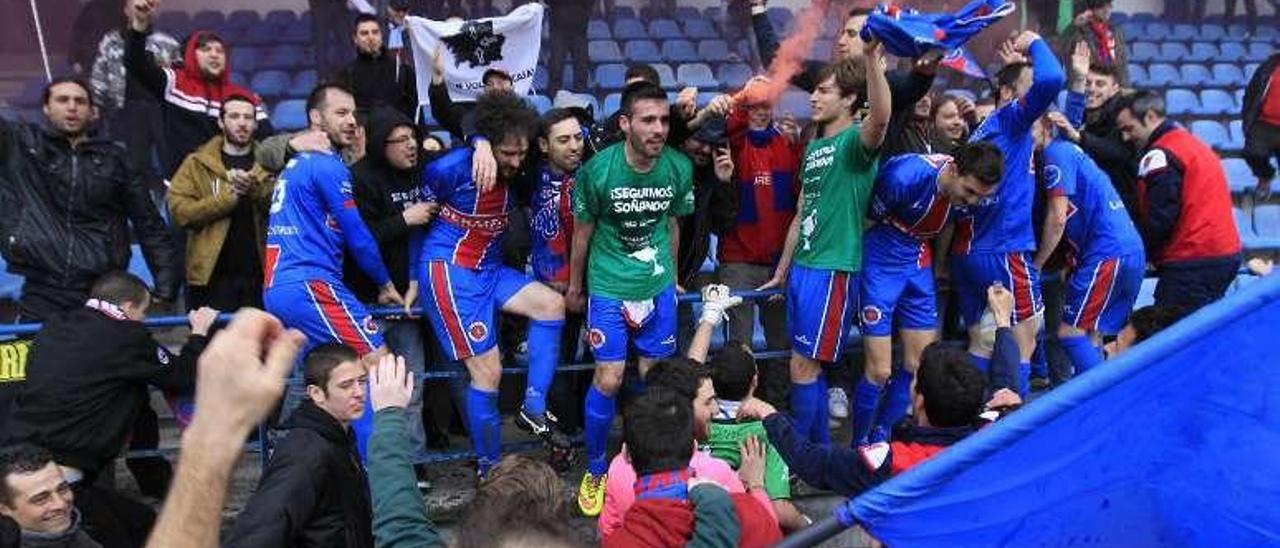 Un ascenso en casa - Remontando desde el mes de noviembre, los unionistas y también en el partido decisivo, que perdían 2-0 a falta de 20 minutos, los unionistas celebraron con entusiasmo el segundo ascenso. I.Osorio