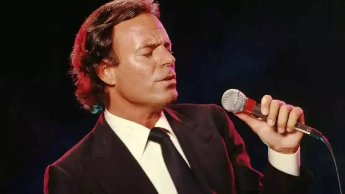 'El español que enamoró al mundo', de Ignacio Peyró: retrato de Julio Iglesias y de nosotros mismos