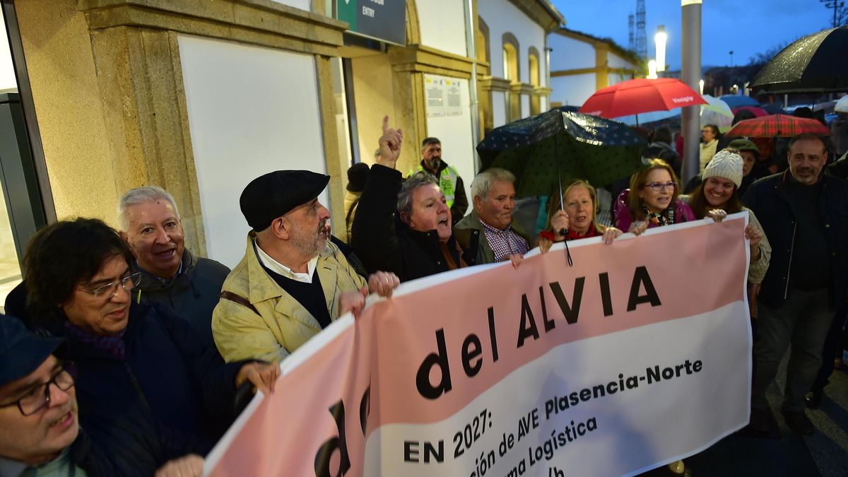 Así ha sido la concentración por el tren en Plasencia