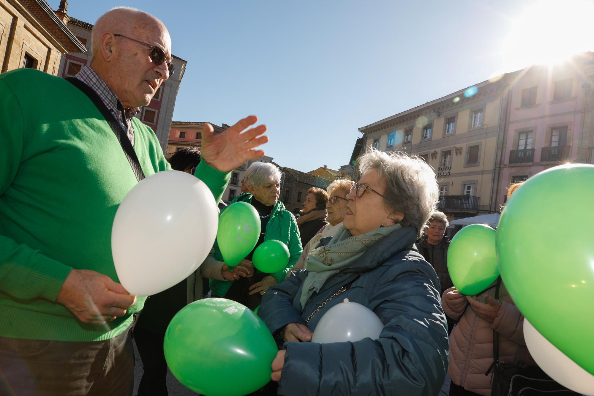 Lazo humano en Avil�s para dar visibilidad a la lucha contra el c�ncer (7).jpg