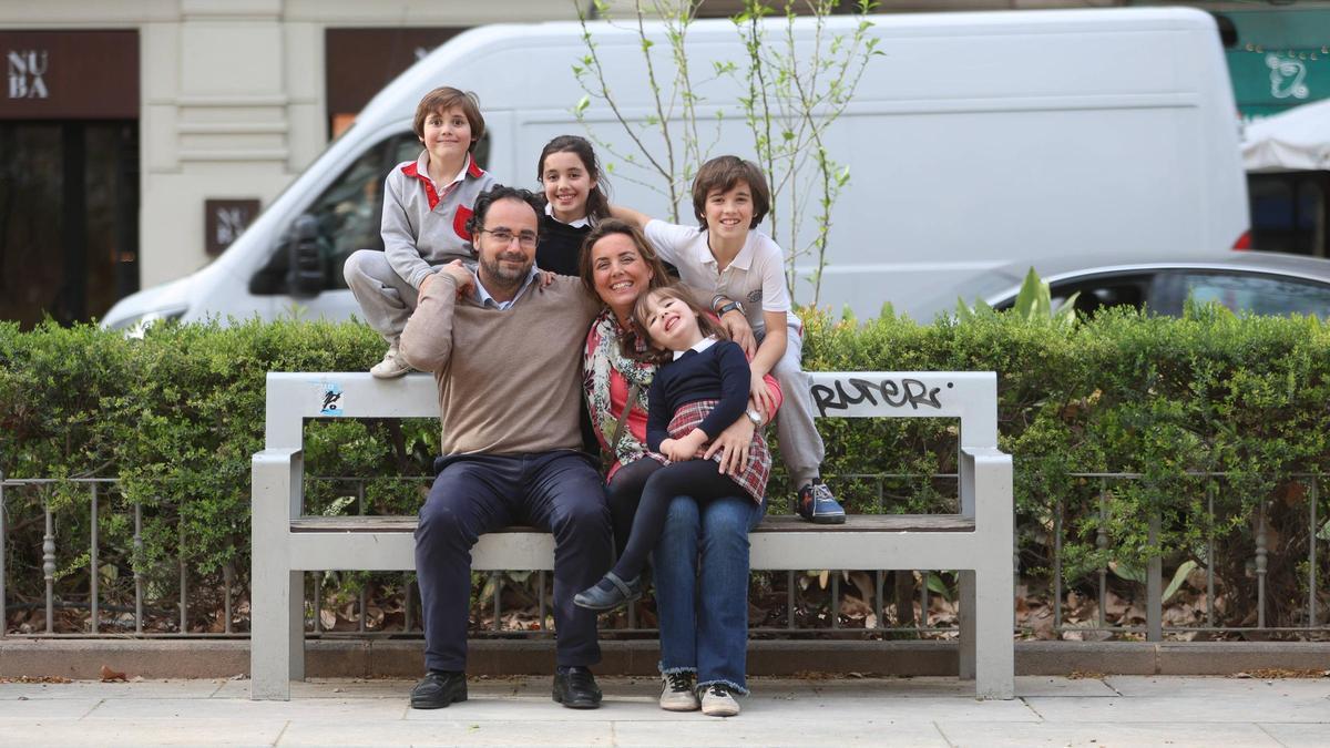 Imagen de archivo de una familia numerosa, en Valencia.