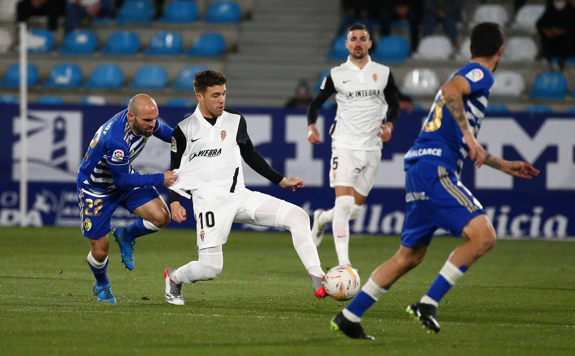 En imágenes: el Sporting cae con estrépito en El Toralín (4-1)