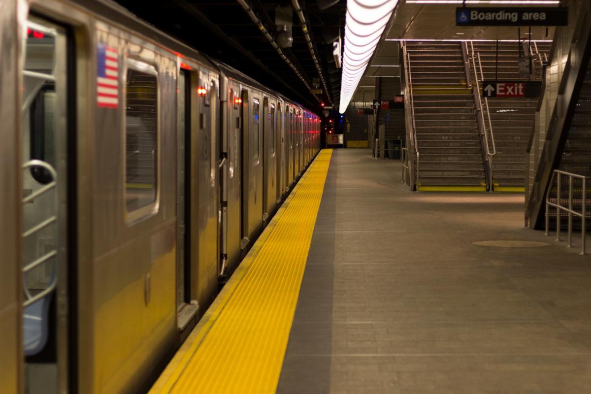 Interior de una estación de metro en Manhattan.