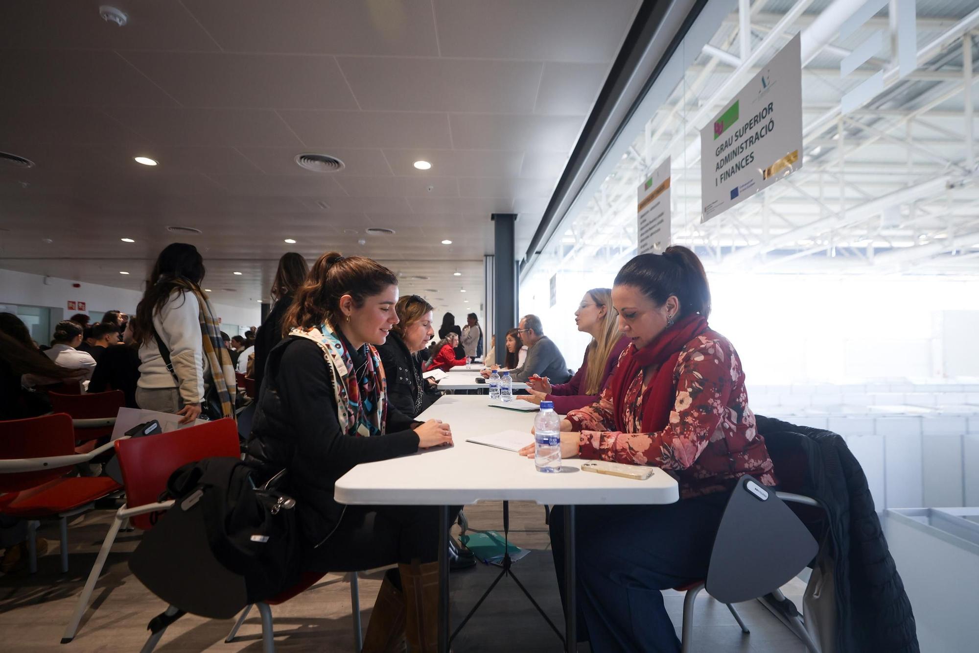 Galería: Encuentro de empresas con alumnos de FP en el Recinto Ferial de Ibiza