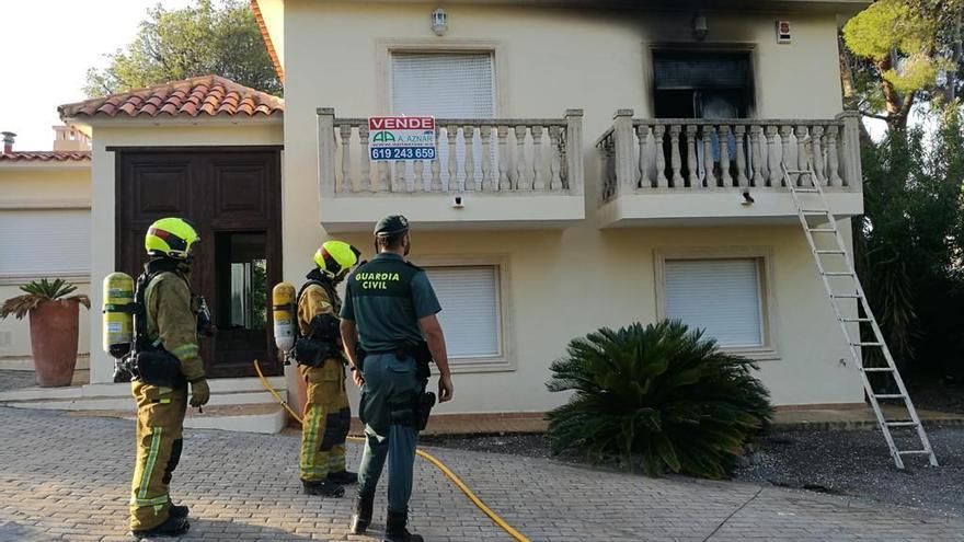 Arde parte de un chalet de lujo en Altea la Vella