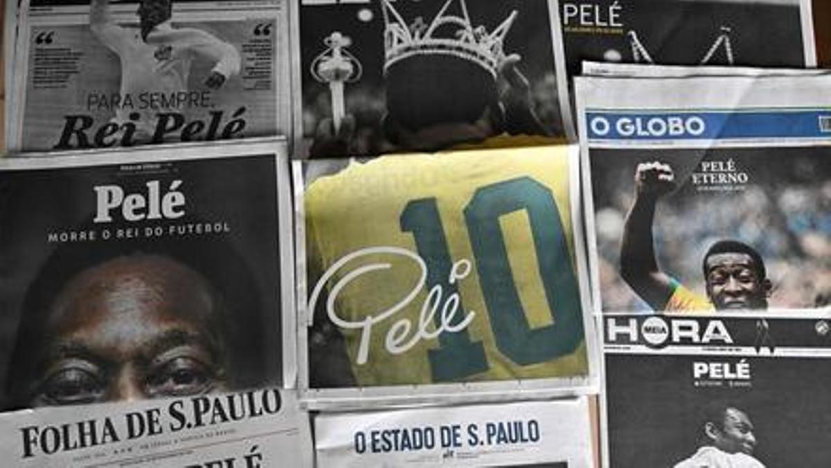 Las portadas de los diarios brasileños de este viernes.  / AGENCIAS