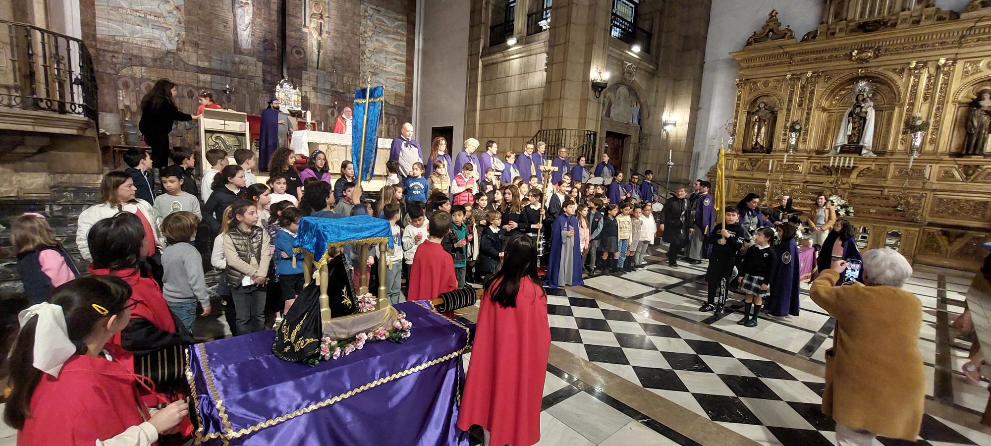 En imágenes: El Vía Crucis de los niños adelanta en San José la Semana Santa de Gijón