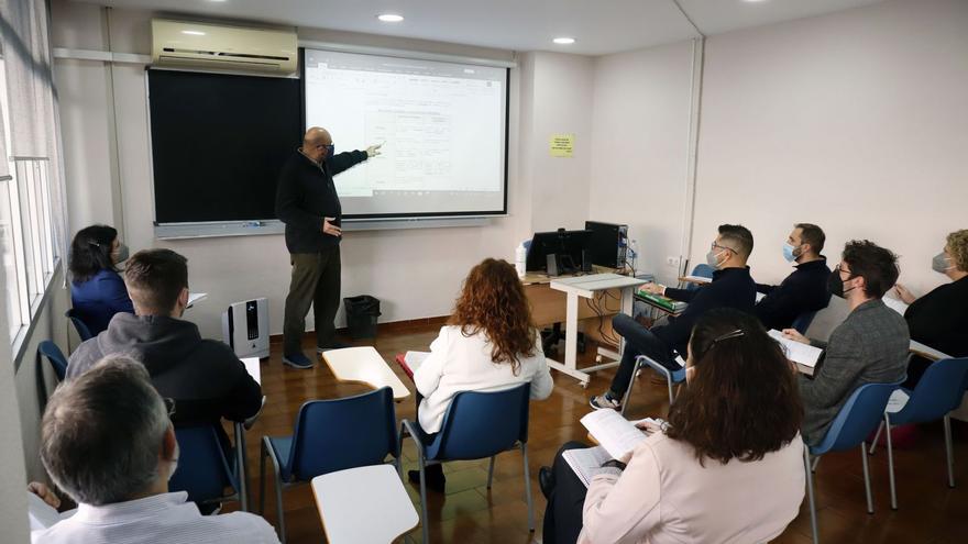 Interior de un aula en la Academia de Oposiciones Jesús Ayala de Málaga capital.