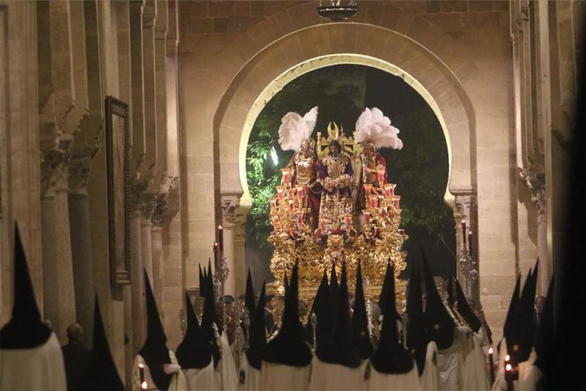 Una tarde primaveral envuelve a las cofradías el Lunes Santo
