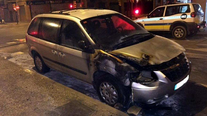 Detenen un indigent que va calar foc a un cotxe aparcat a Girona