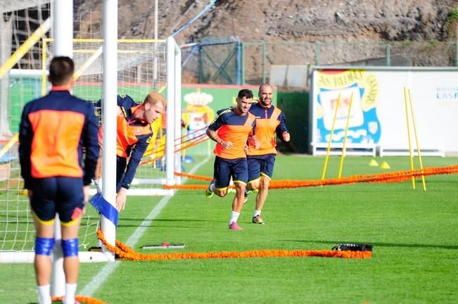 Entrenamiento de la UD Las Palmas en Barranco ...