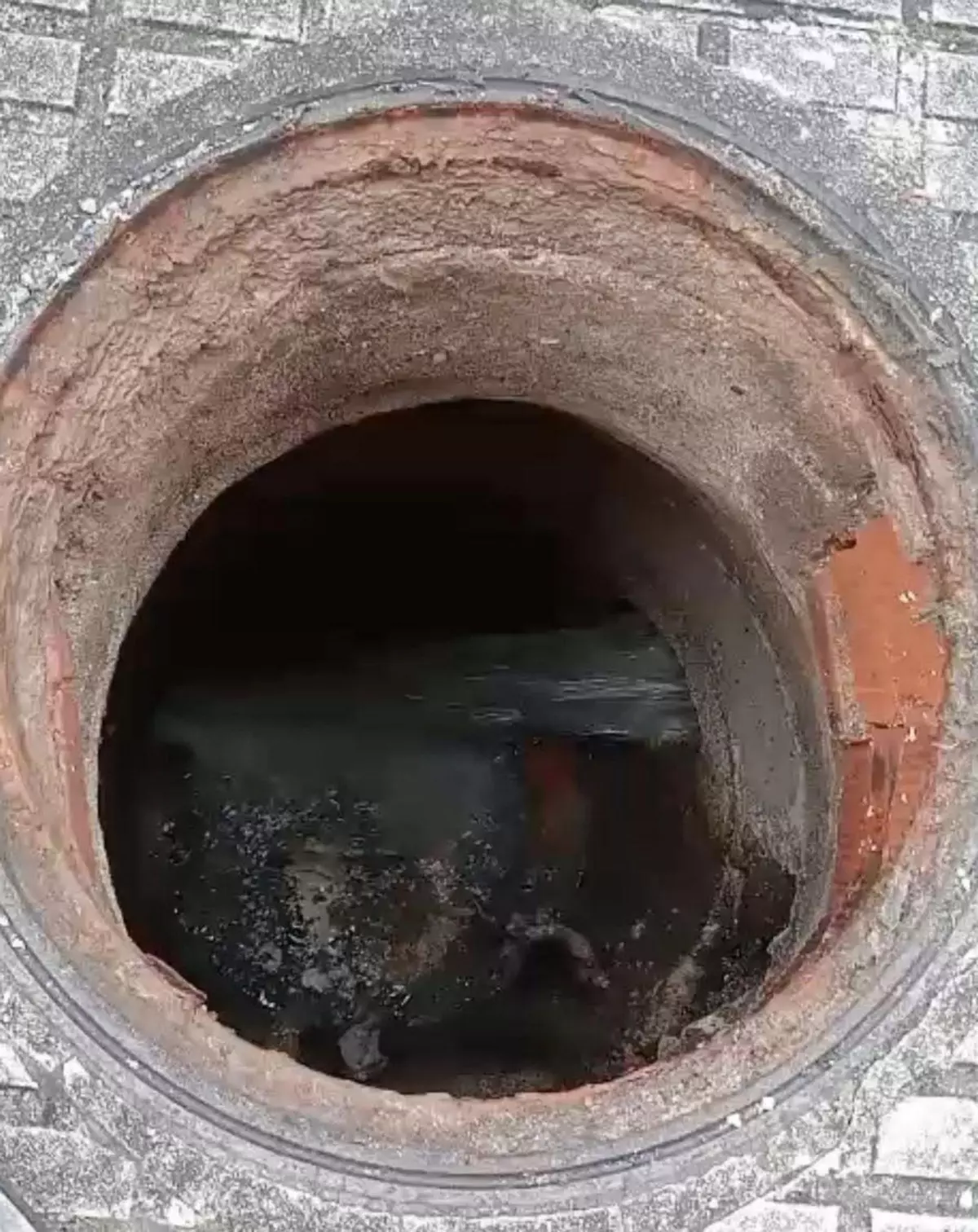 Rastrean la red de traída estradense en busca de fugas por el elevado consumo