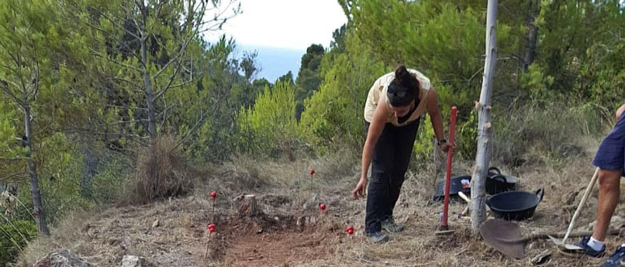 Vista de los trabajos en el yacimiento, ayer, en Deià. | P.R.