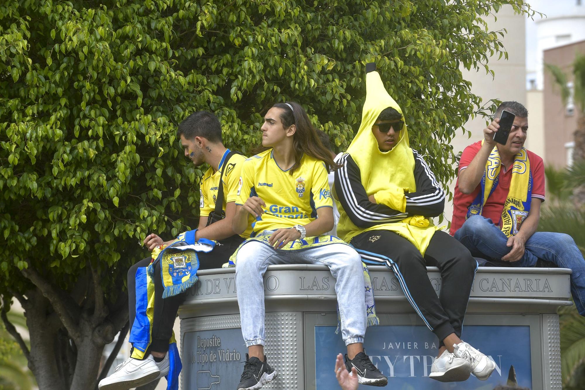 La afición recibe a la guagua de la UD Las Palmas en Fondos de Segura