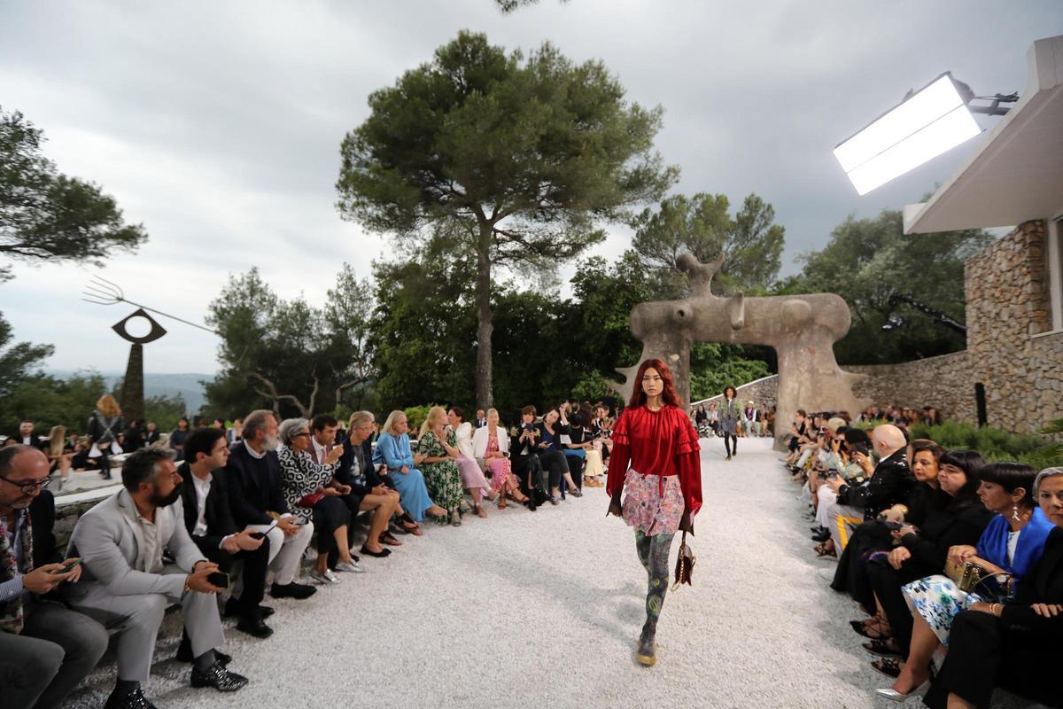 Desfile Crucero de Louise Vuitton en fundación Maeght en Saint-Paul-de-Vence, Francia - 2018.