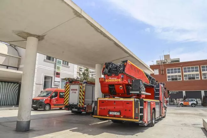 Los bomberos de Alicante “conquistan” la plaza Séneca