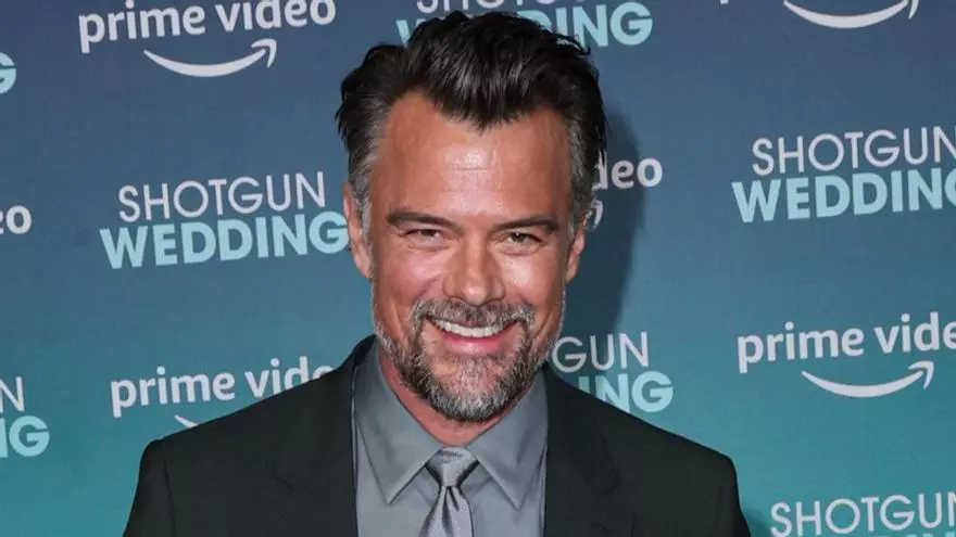 Josh Duhamel ha tenido que echar cálculos para saber que es mucho mayor que su mujer