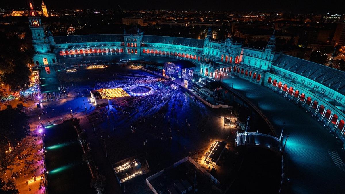 Iluminación icónica en la Plaza de España de Sevilla