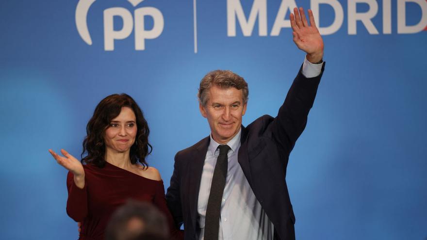 Isabel Díaz Ayuso i Alberto Núñez Feijóo, ahir en el sopar de Nadal del PP de Madrid, a Alcorcón. | ALEJANDRO MARTÍNEZ VÉLEZ / EUROPA PRESS