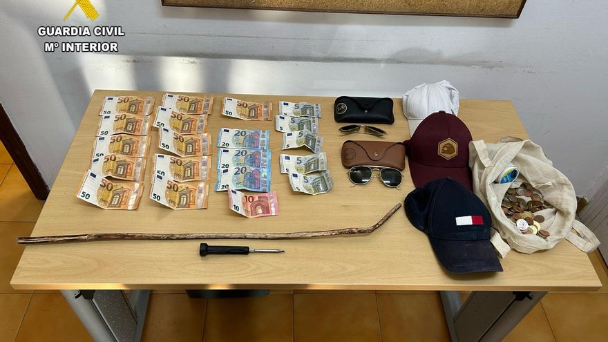 Dos arrestados tras forzar nueve coches aparcados en Cala Llombards